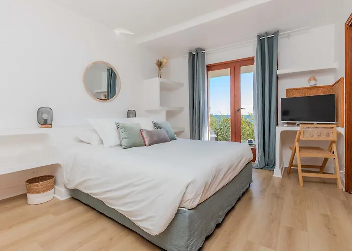 לינה וארוחת בוקר Puccinelli *